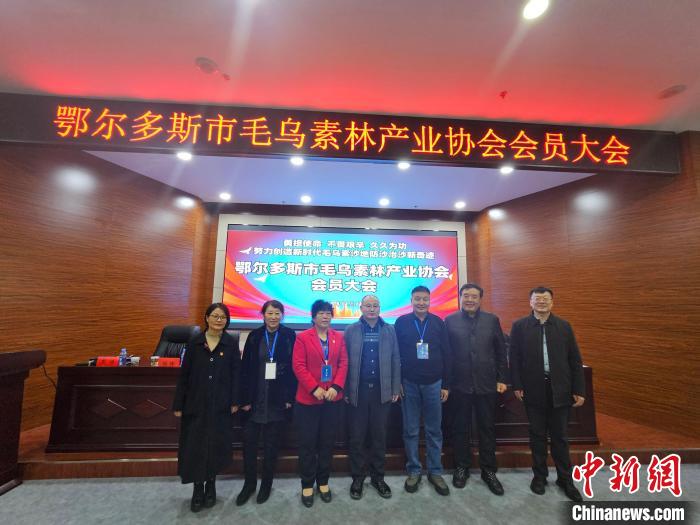 中国治沙劳模殷玉珍当选毛乌素林产业协会会长