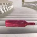 在楼梯上打碎玻璃瓶